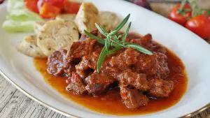 সারা বিশ্বের মধ্যে কিছু দেশের জনপ্রিয় খাবার 8 goulash 2872112 1920 সারা বিশ্বের মধ্যে কিছু দেশের জনপ্রিয় খাবার