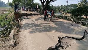 টাঙ্গাইলের বাসাইল-কাঞ্চনপুর সড়ক ভেঙে যোগাযোগ বিচ্ছিন্ন 1 টাঙ্গাইলের বাসাইল-কাঞ্চনপুর সড়ক ভেঙে যোগাযোগ বিচ্ছিন্ন