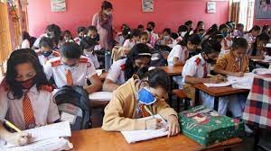 টাঙ্গাইলে বন্যার কারণে ভিন্ন পরিবেশে ক্লাস করছে রাশড়া বিদ্যালয়ের শিক্ষার্থীরা 1 টাঙ্গাইলে বন্যার কারণে ভিন্ন পরিবেশে ক্লাস করছে রাশড়া বিদ্যালয়ের শিক্ষার্থীরা