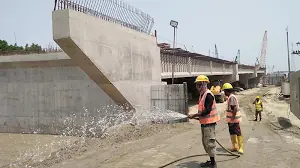 নড়াইলের কালনায় মধুমতি নদীতে সেতু নির্মাণের কাজ এগিয়ে চলেছে