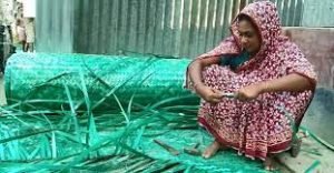 download 54 3 টাঙ্গাইলে পরিত্যক্ত প্লাষ্টিক দিয়ে তৈরি হচ্ছে ডোল