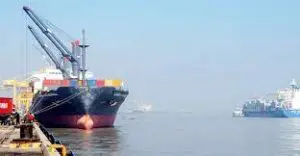 চট্টগ্রাম বন্দরে জাহাজের ধাক্কায় লাইটার জাহাজডুবি, নিখোঁজ ৭ নাবিক 2 চট্টগ্রাম বন্দরে জাহাজের ধাক্কায় লাইটার জাহাজডুবি, নিখোঁজ ৭ নাবিক