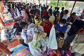 পাইকারদের ভিড় কেরাণীগঞ্জে গার্মেন্টস পল্লীতে 
