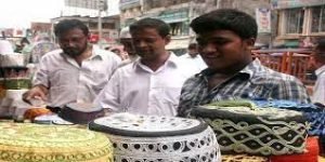 বরিশালে দেশি টুপির চাহিদা বেশি
