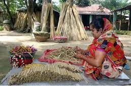 কুমিল্লায় বাঁশি শিল্পের সাথে জড়িতরা ব্যস্ত সময় পার করছেন 3 কুমিল্লায় বাঁশি শিল্পের সাথে জড়িতরা ব্যস্ত সময় পার করছেন