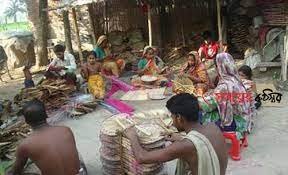 বরিশালে তাল পাতার পাখা তৈরিতে ব্যস্ত সময় পার করছেন কারিগররা 2022 3 বরিশালে তাল পাতার পাখা তৈরিতে ব্যস্ত সময় পার করছেন কারিগররা