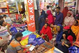 জয়পুরহাটে ঈদের কেনাকাটা জমে উঠছে 4 জয়পুরহাটে ঈদের কেনাকাটা জমে উঠছে