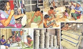 বরিশালে তাল পাতার পাখা তৈরিতে ব্যস্ত সময় পার করছেন কারিগররা 2022 5 বরিশালে তাল পাতার পাখা তৈরিতে ব্যস্ত সময় পার করছেন কারিগররা