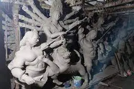 শারদীয় দুর্গোৎসবে গোপালগঞ্জে ব্যস্ত প্রতিমা শিল্পীরা