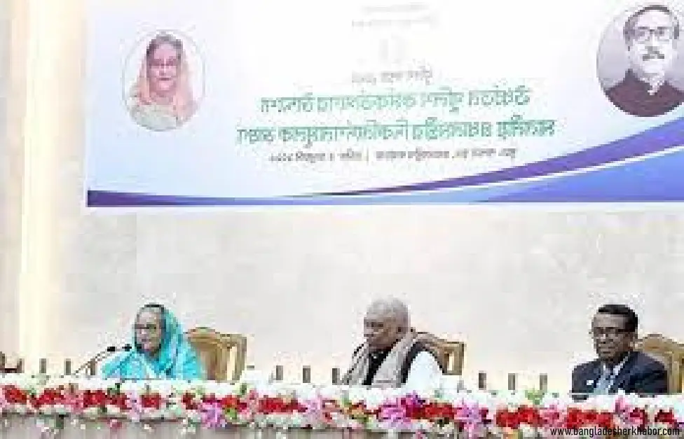 অগ্নি সন্ত্রাসের পুনরাবৃত্তির বিরুদ্ধে পুলিশ বাহিনীকে সতর্ক থাকার আহ্বান প্রধানমন্ত্রীর 2 অগ্নি সন্ত্রাসের পুনরাবৃত্তির বিরুদ্ধে পুলিশ বাহিনীকে সতর্ক থাকার আহ্বান প্রধানমন্ত্রীর
