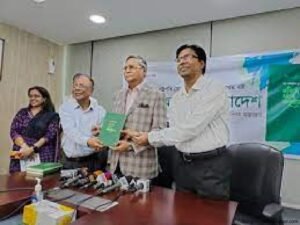 নবনির্বাচিত রাষ্ট্রপতির কাছে তাঁর রচিত ‘এগিয়ে যাও বাংলাদেশ’ বইটি আনুষ্ঠানিকভাবে হস্তান্তর