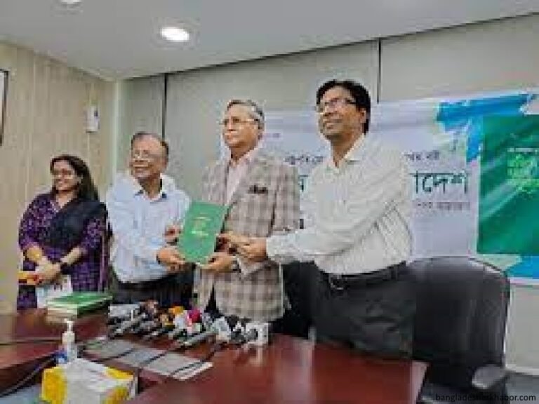 নবনির্বাচিত রাষ্ট্রপতির কাছে তাঁর রচিত ‘এগিয়ে যাও বাংলাদেশ’ বইটি আনুষ্ঠানিকভাবে হস্তান্তর