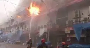 রাজধানীর নিউ সুপার মার্কেটে আগুন, নিয়ন্ত্রণে কাজ করছে ফায়ার সার্ভিসের ৩০টি ইউনিট