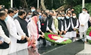 ছয় দফা দিবস উপলক্ষে বঙ্গবন্ধুর প্রতিকৃতিতে আওয়ামী লীগসহ বিভিন্ন সংগঠনের শ্রদ্ধা