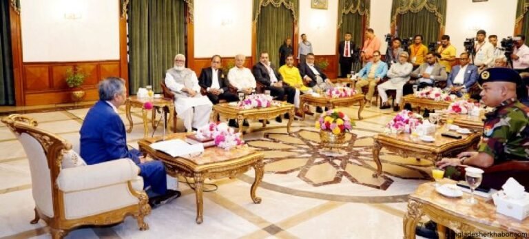 মুক্তিযুদ্ধ ও উন্নয়নকে প্রাধান্য দিয়ে নৈরাজ্যের বিরুদ্ধে জনসচেতনতা গড়ে তুলতে গণমাধ্যমের প্রতি রাষ্ট্রপতির আহ্বান