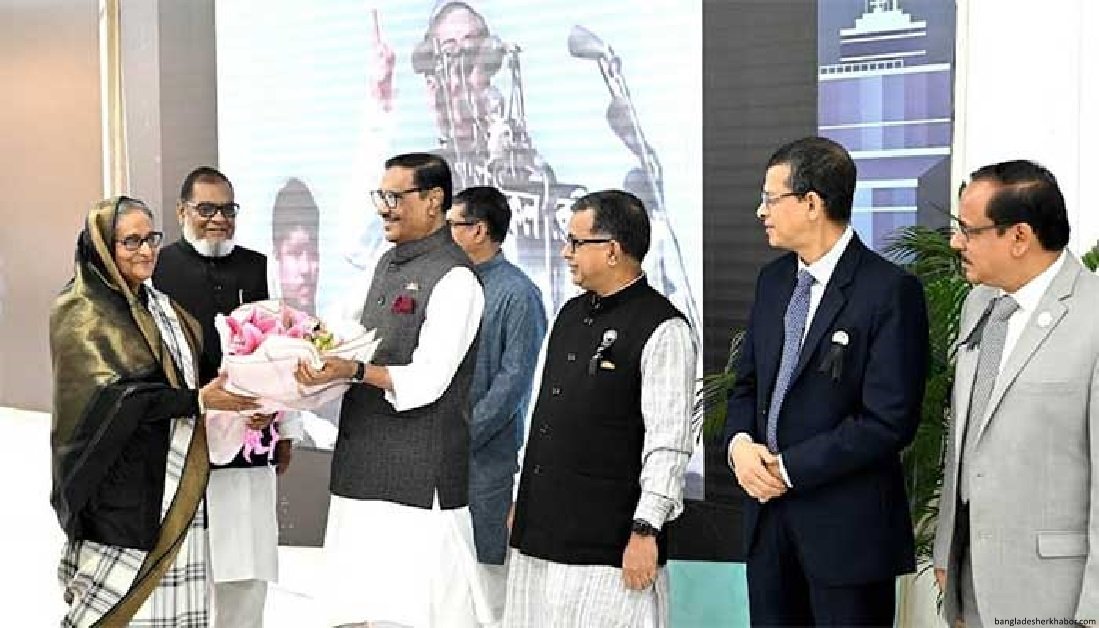 দেশে ফিরেছেন প্রধানমন্ত্রী 1 দেশে ফিরেছেন প্রধানমন্ত্রী