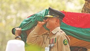 পিলখানার ভেতরে সেনা কর্মকর্তা গুলজারকে কবর খুঁড়তে বাধ্য করা হয়, গুলি করে সেখানেই মাটিচাপা দেওয়া হয়